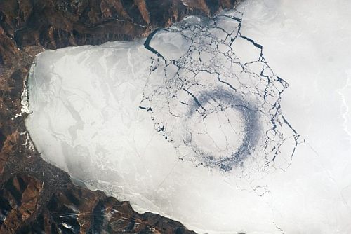 lake baikal mysterious circles 1 Astronauts Notice Mysterious Ice Circles in Lake Baikal in Russia